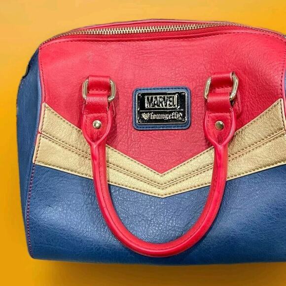 Loungefly Marvel Captain Marvel Bag Purse Handbag Strap Crossbody USA Star Red - Picture 1 of 5